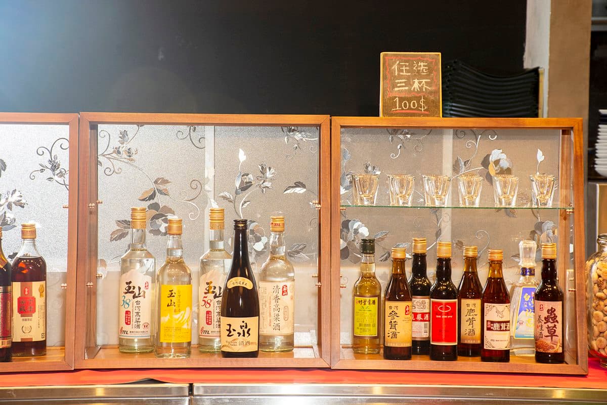 10多款酒任選3杯免費!台味餐酒館欣葉俱樂部推超狂「喜八樂」,骰出「豹子」就能喝 10多款酒任選3杯免費!台味餐酒館欣葉俱樂部推超狂「喜八樂」,骰出「豹子」就能喝