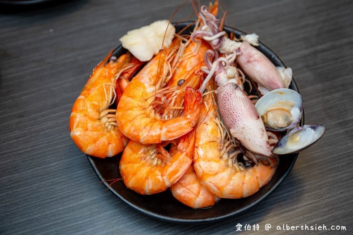 肉控怒吃囉!新莊火鍋吃到飽獨創養生鍋+原塊肉,還有超夯觀音茶冰淇淋 肉控怒吃囉!新莊火鍋吃到飽獨創養生鍋+原塊肉,還有超夯觀音茶冰淇淋