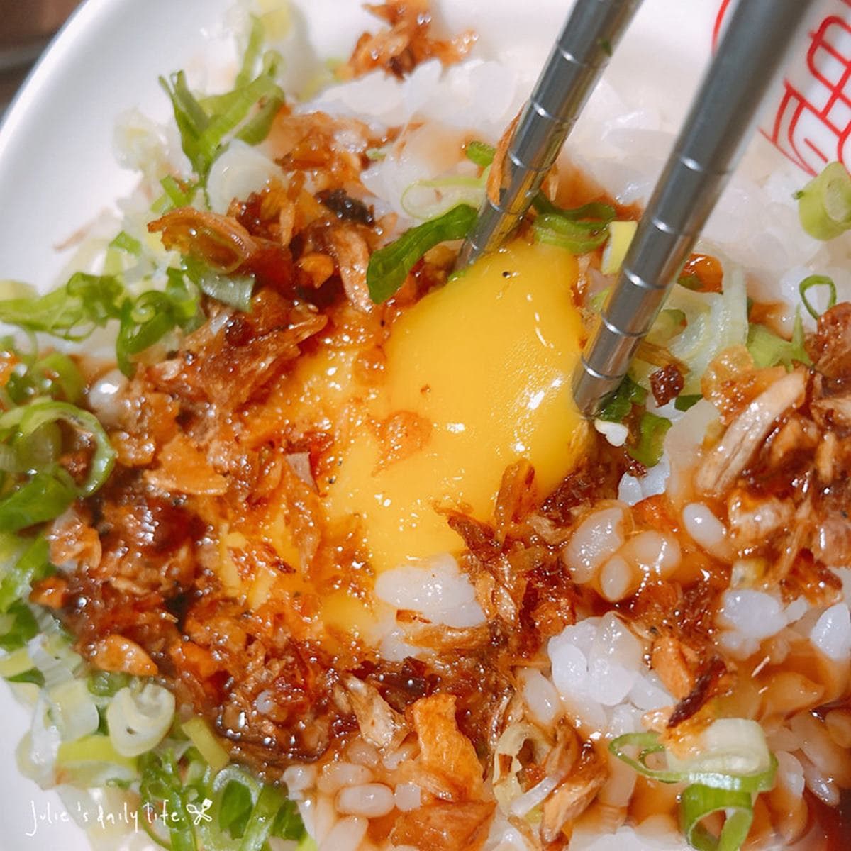 肉塊鋪滿碗!板橋文青系牛肉麵客滿也要吃,招牌豬油拌飯攪蛋黃飄香 肉塊鋪滿碗!板橋文青系牛肉麵客滿也要吃,招牌豬油拌飯攪蛋黃飄香