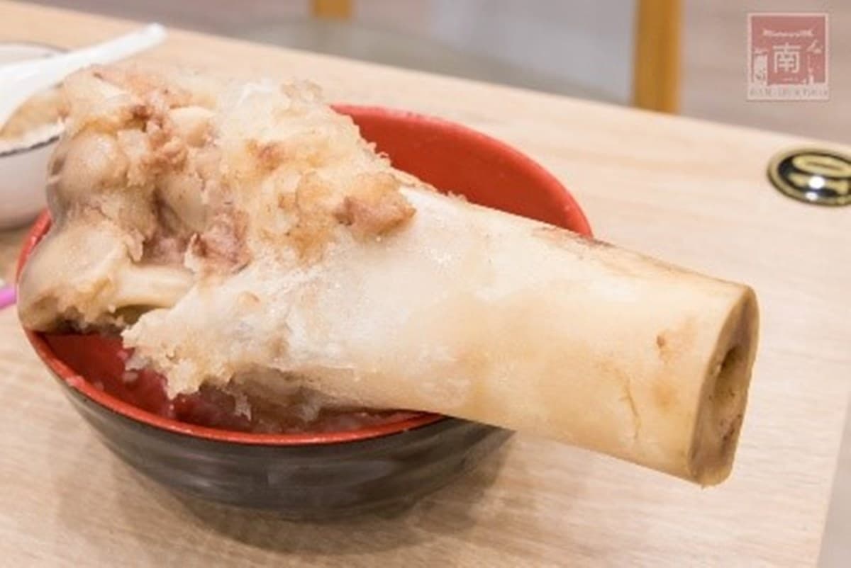 只要190元!台南溫體牛推超高CP值小火鍋,老闆豪氣加贈隱藏版牛骨可狂吸 只要190元!台南溫體牛推超高CP值小火鍋,老闆豪氣加贈隱藏版牛骨可狂吸