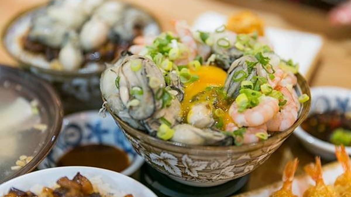 超浮誇!林口古早味滷肉飯鋪滿滿「鮮蚵」,隱藏吃法加「蒜蓉醬油」更對味 超浮誇!林口古早味滷肉飯鋪滿滿「鮮蚵」,隱藏吃法加「蒜蓉醬油」更對味