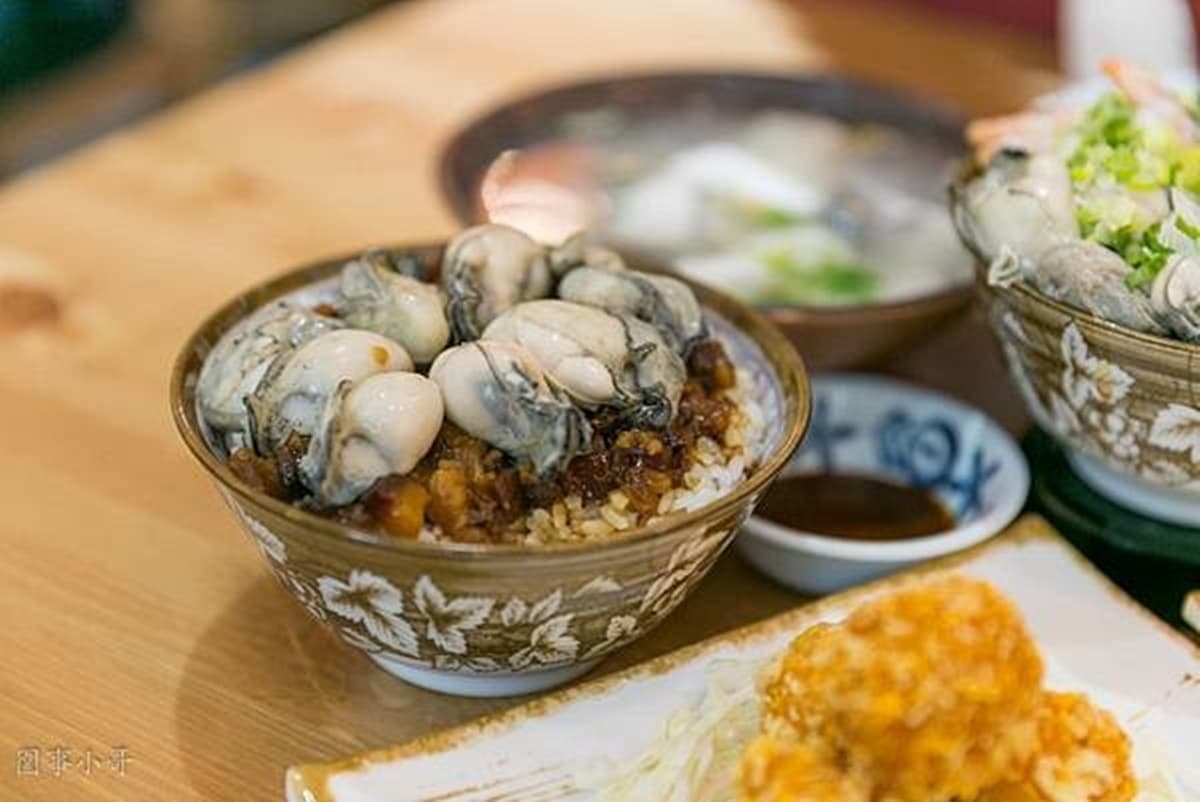 超浮誇!林口古早味滷肉飯鋪滿滿「鮮蚵」,隱藏吃法加「蒜蓉醬油」更對味 超浮誇!林口古早味滷肉飯鋪滿滿「鮮蚵」,隱藏吃法加「蒜蓉醬油」更對味