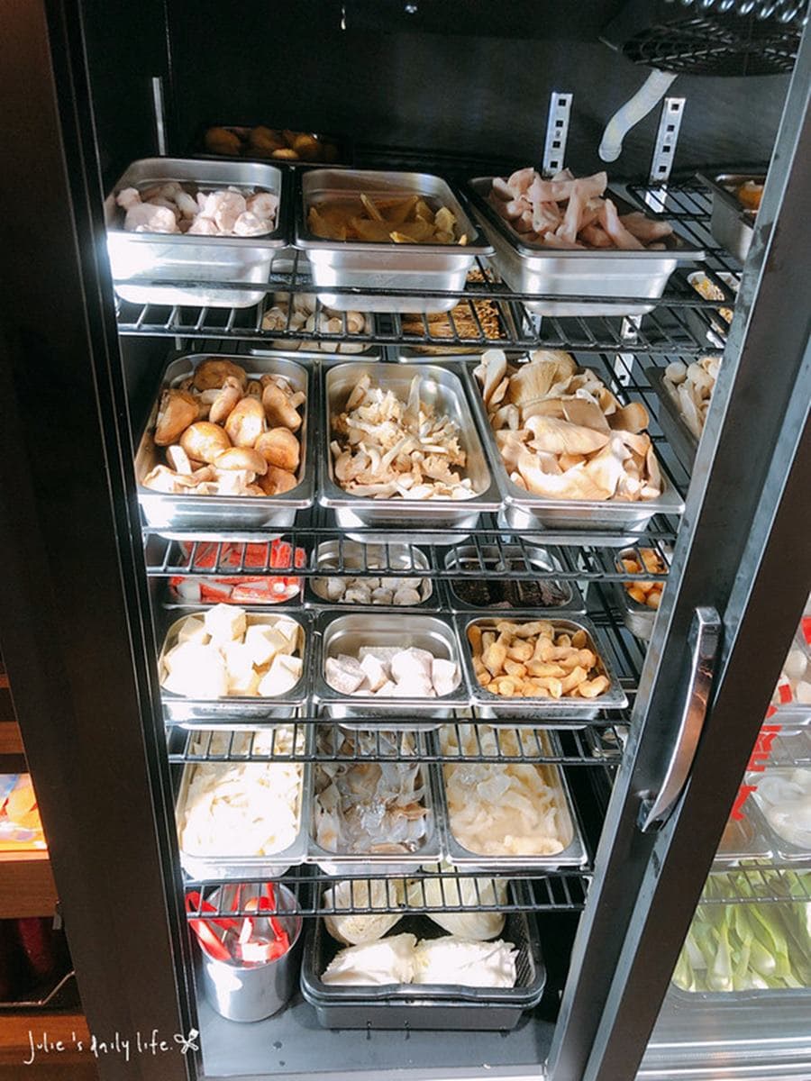 比臉大安格斯牛任你點!道地蒙古火鍋近百種食材吃到飽,紅、白湯頭不沾醬就好吃 比臉大安格斯牛任你點!道地蒙古火鍋近百種食材吃到飽,紅、白湯頭不沾醬就好吃