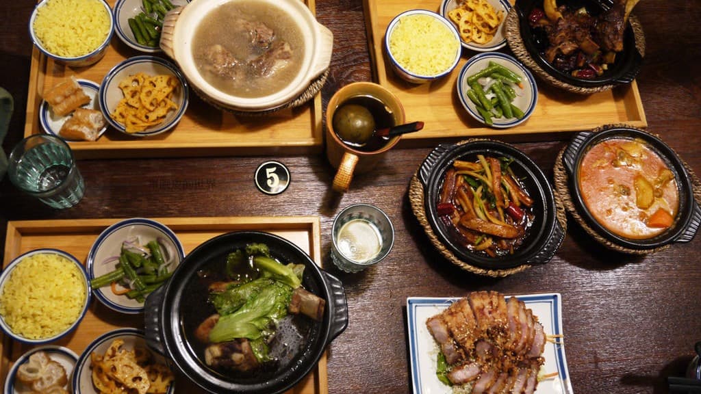 1秒到星馬!台北道地南洋肉骨茶超搭羅漢果汁,唰嘴「南乳五花肉」也必點
