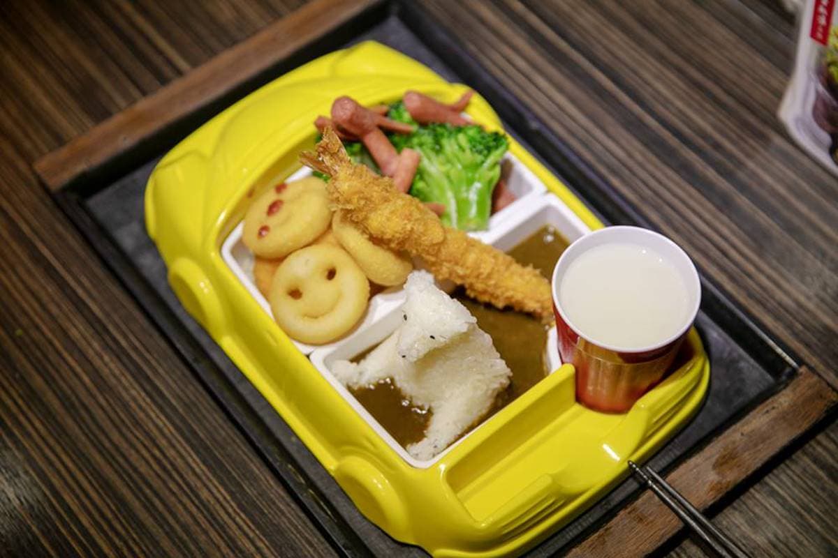 超浮誇!「火山級咖哩飯」吃得到3隻大蝦、雞腿排、雙倍燒肉,塔塔醬炸牡蠣也必點 超浮誇!「火山級咖哩飯」吃得到3隻大蝦、雞腿排、雙倍燒肉,塔塔醬炸牡蠣也必點