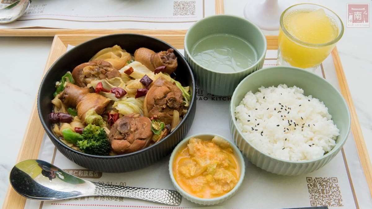 山東名菜台南吃得到!「黃燜雞」肥嫩下飯,套餐附湯、小菜、冰沙149元超划算