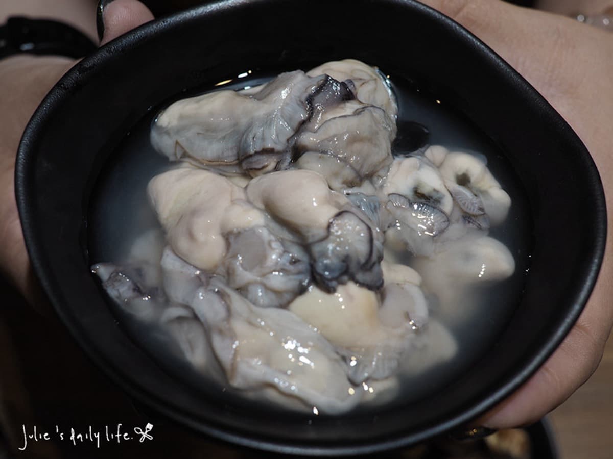 比臉大安格斯牛任你點!道地蒙古火鍋近百種食材吃到飽,紅、白湯頭不沾醬就好吃 比臉大安格斯牛任你點!道地蒙古火鍋近百種食材吃到飽,紅、白湯頭不沾醬就好吃