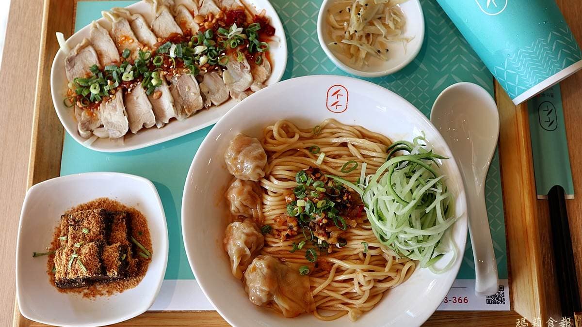 新竹紅到台中!平價銷魂乾拌麵必點鮮蝦炒手燃麵、口水雞,「炙燒煎餃」這間店才吃得到