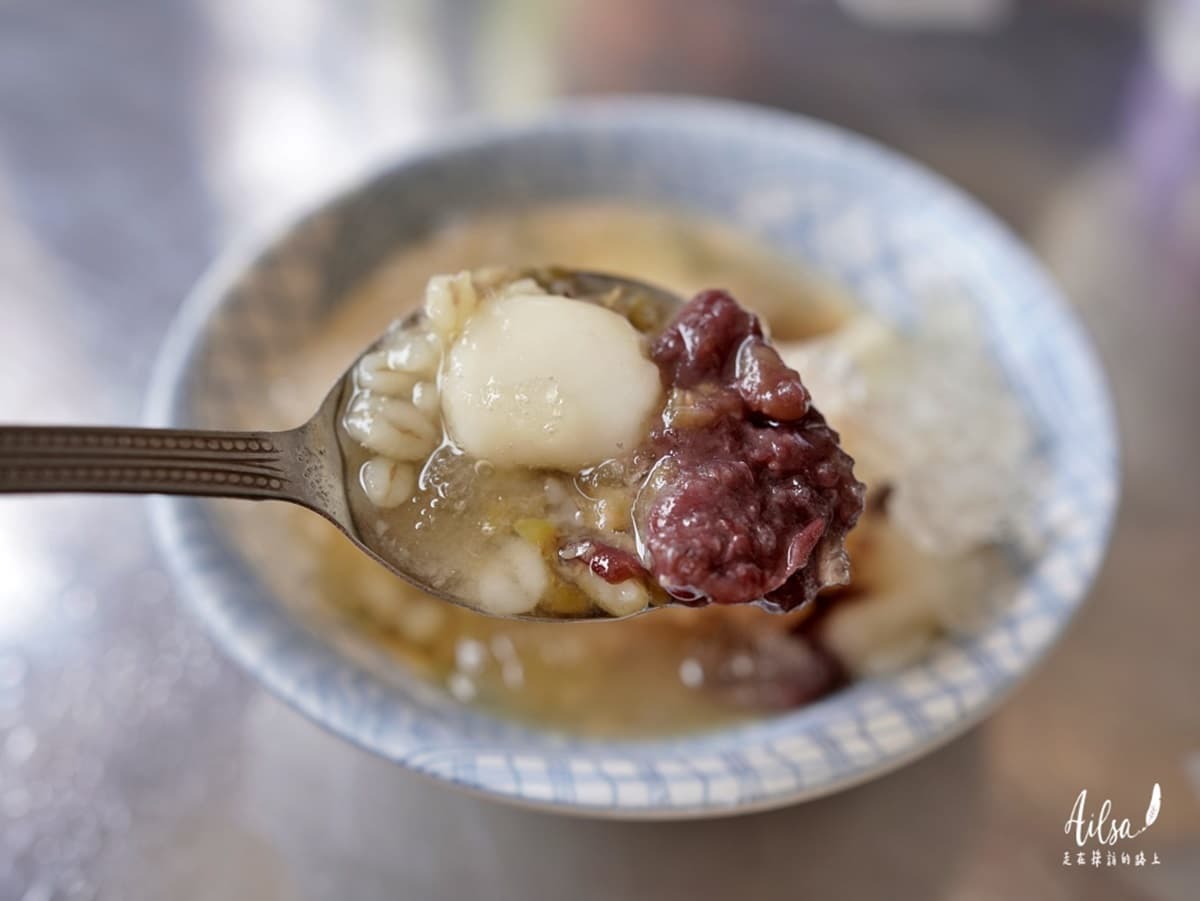在地人從小吃到大!高雄6家老字號湯圓:混搭餛飩、麵茶湯頭、69年圓仔湯 在地人從小吃到大!高雄6家老字號湯圓:混搭餛飩、麵茶湯頭、69年圓仔湯
