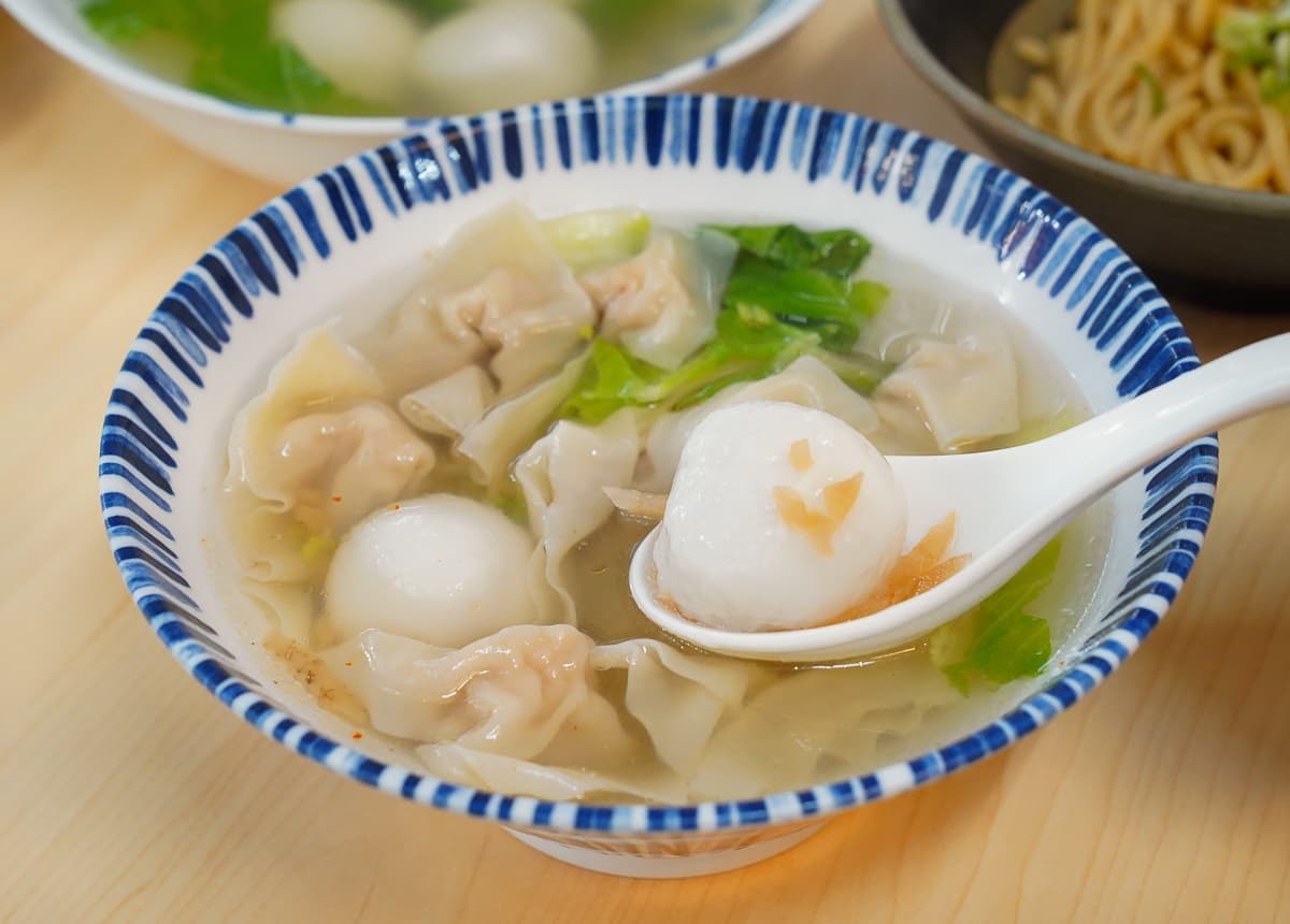 在地人從小吃到大!高雄6家老字號湯圓:混搭餛飩、麵茶湯頭、69年圓仔湯 在地人從小吃到大!高雄6家老字號湯圓:混搭餛飩、麵茶湯頭、69年圓仔湯