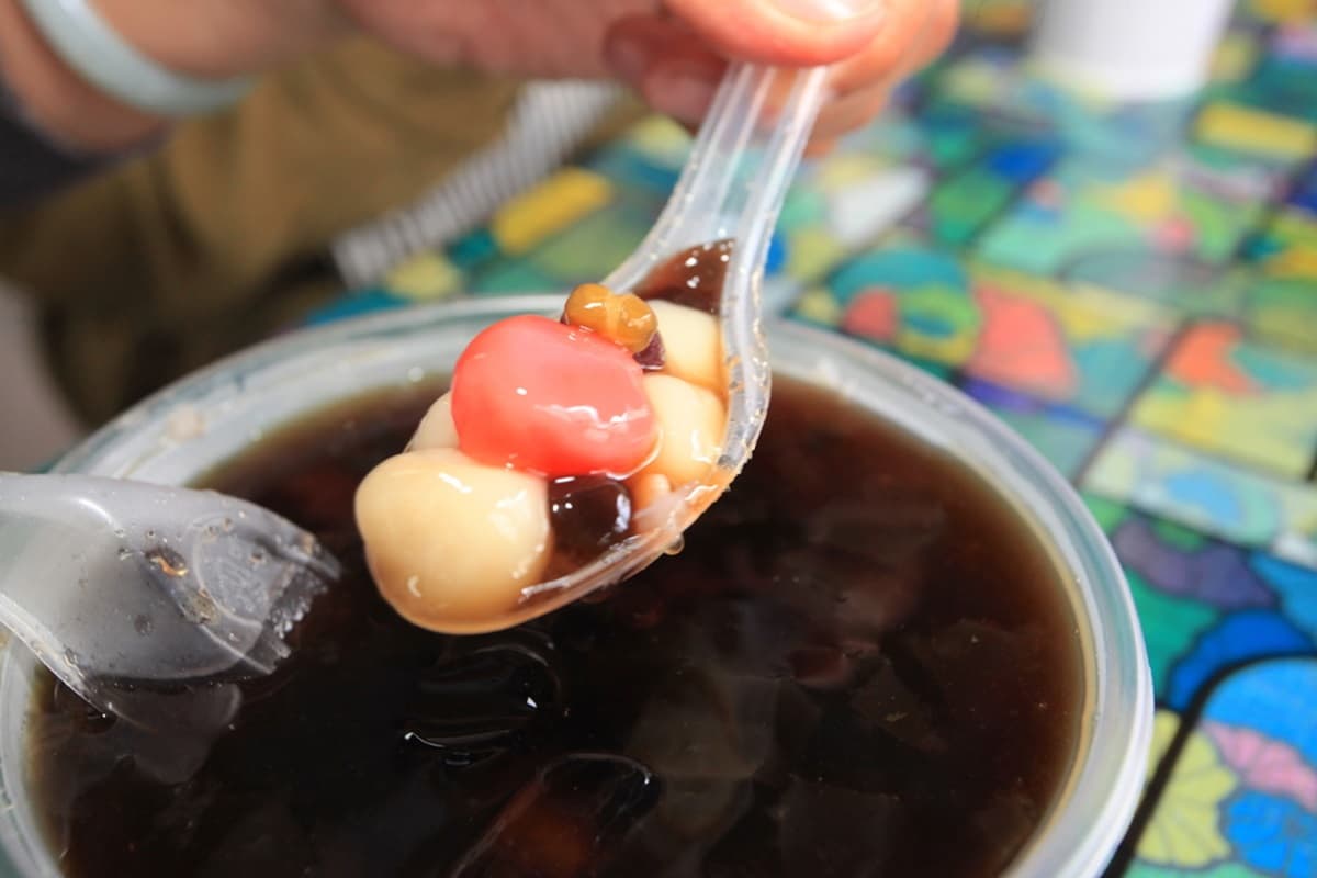 在地人從小吃到大!高雄6家老字號湯圓:混搭餛飩、麵茶湯頭、69年圓仔湯 在地人從小吃到大!高雄6家老字號湯圓:混搭餛飩、麵茶湯頭、69年圓仔湯