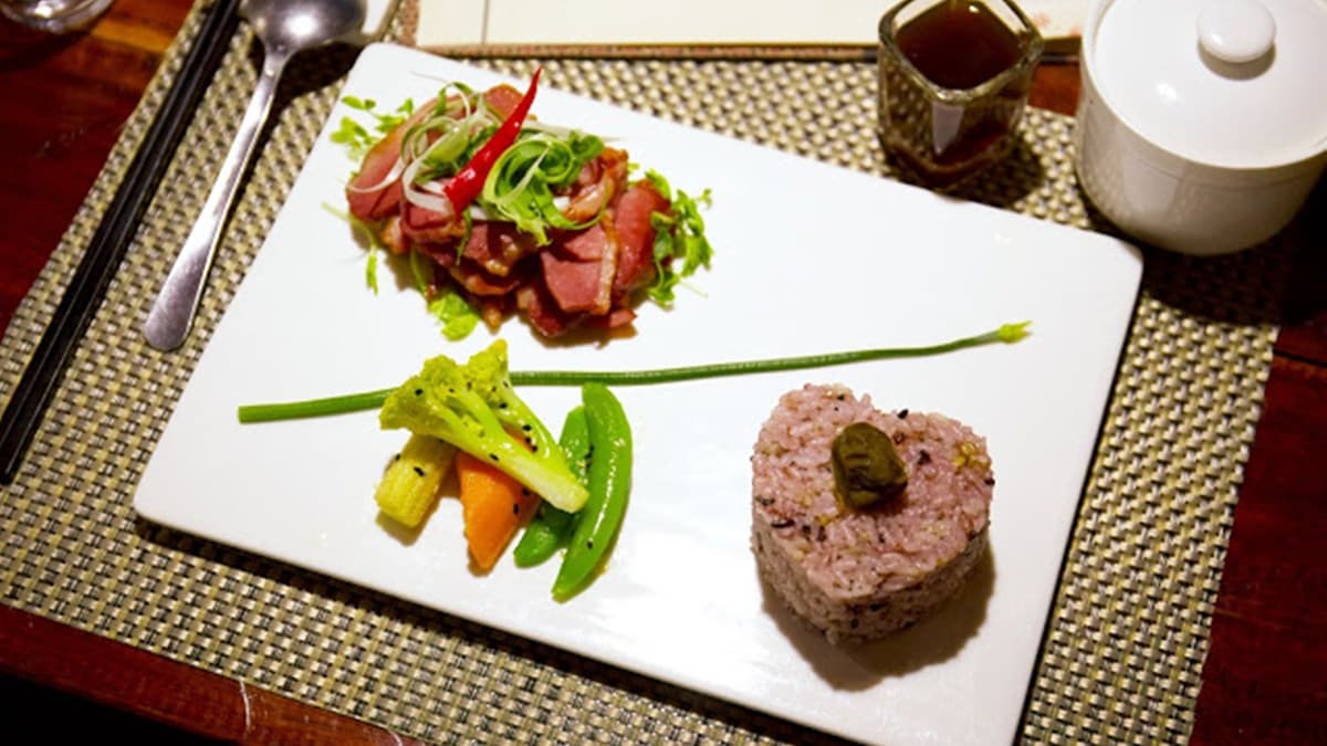 台中隱藏版景觀餐廳!「江南水鄉風園區」吃燻鴨胸套餐,還有水上木棧步道可美拍 台中隱藏版景觀餐廳!「江南水鄉風園區」吃燻鴨胸套餐,還有水上木棧步道可美拍