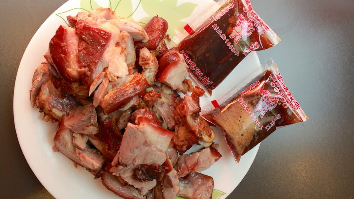屏東美食之光!這家「萬巒豬腳」蔣經國也愛,必沾特調醬油膏更對味 屏東美食之光!這家「萬巒豬腳」蔣經國也愛,必沾特調醬油膏更對味