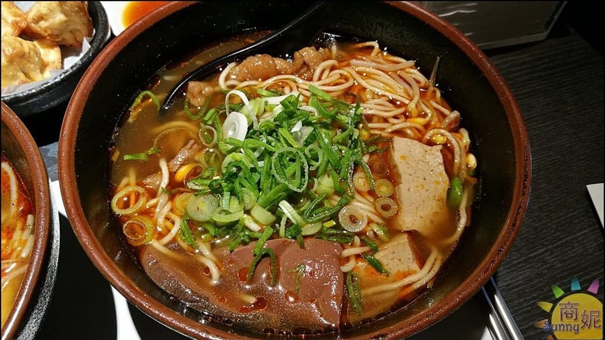 CP值超高!台中浮誇麵食館「午宵限定香辣麵」只要118元,黃金炸餃子酥脆唰嘴也必點 CP值超高!台中浮誇麵食館「午宵限定香辣麵」只要118元,黃金炸餃子酥脆唰嘴也必點