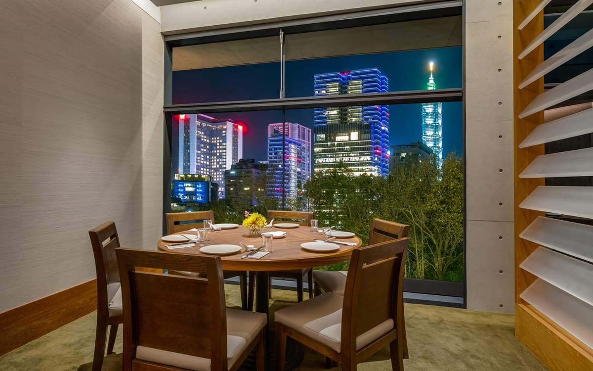 【新開店】台北最狂景觀餐廳!一次拍到101和大巨蛋,蜜糖牛排、威士忌雞湯都能吃 【新開店】台北最狂景觀餐廳!一次拍到101和大巨蛋,蜜糖牛排、威士忌雞湯都能吃
