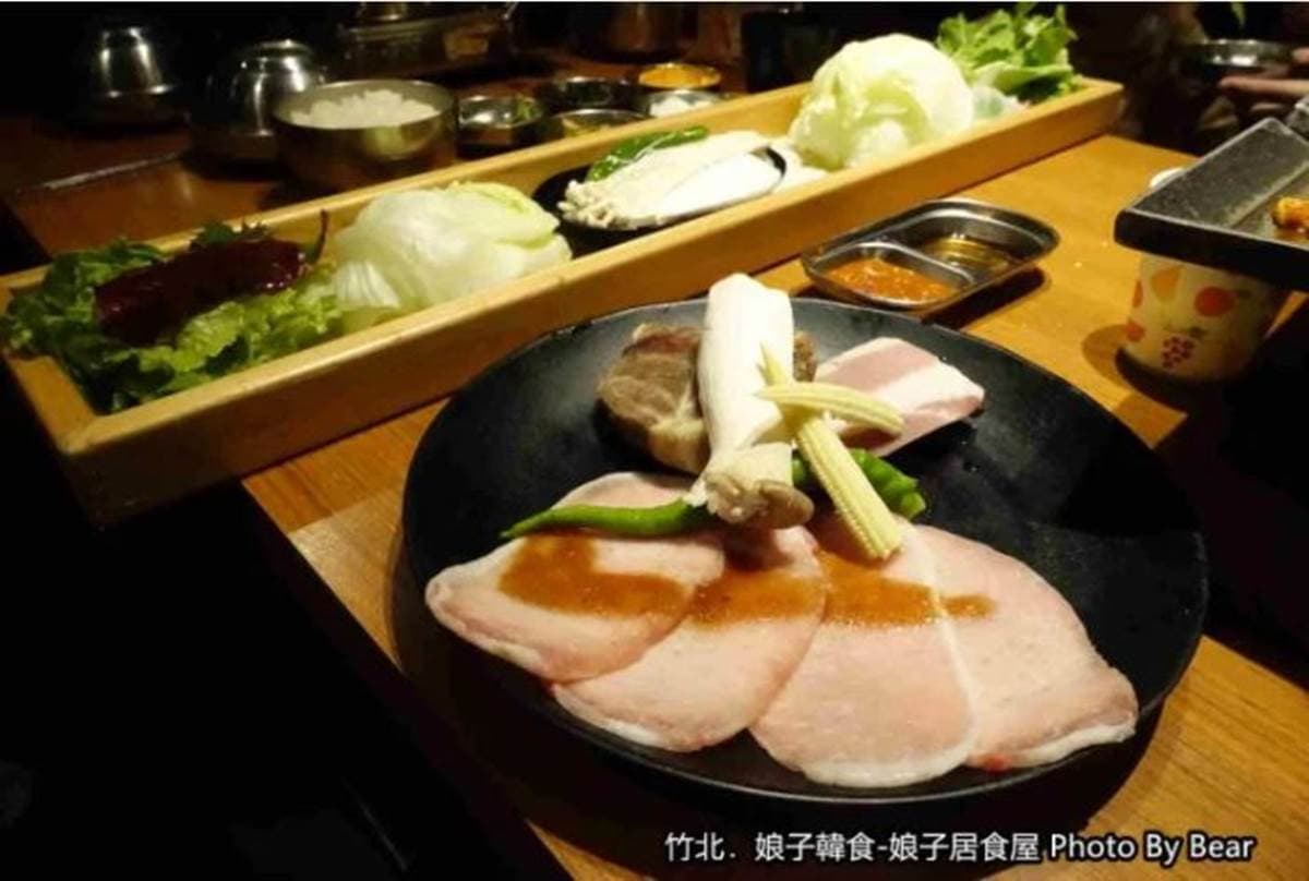 懶人輕鬆吃!韓式料理店有專人代烤,必點獨特「8色豬五花」:人蔘、松葉、大醬 懶人輕鬆吃!韓式料理店有專人代烤,必點獨特「8色豬五花」:人蔘、松葉、大醬