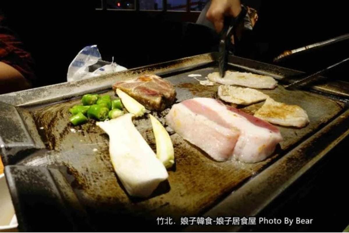 懶人輕鬆吃!韓式料理店有專人代烤,必點獨特「8色豬五花」:人蔘、松葉、大醬 懶人輕鬆吃!韓式料理店有專人代烤,必點獨特「8色豬五花」:人蔘、松葉、大醬