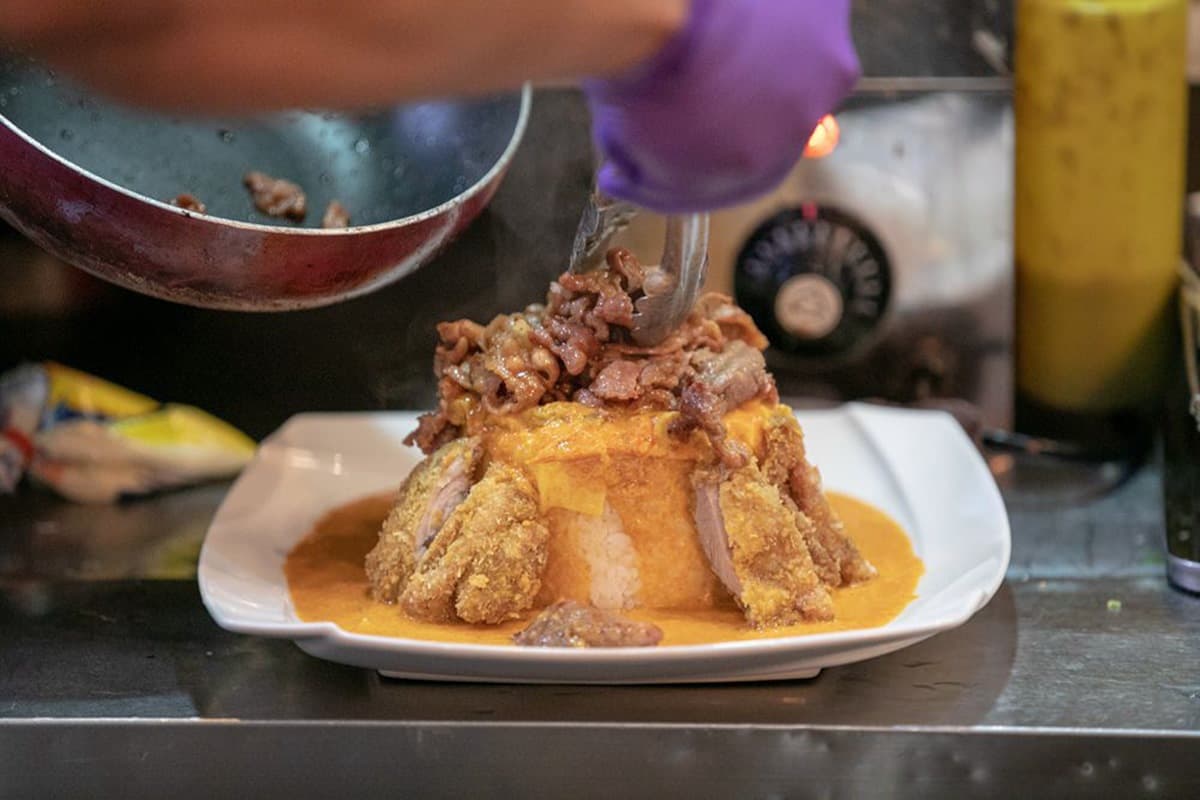 超浮誇!「火山級咖哩飯」吃得到3隻大蝦、雞腿排、雙倍燒肉,塔塔醬炸牡蠣也必點 超浮誇!「火山級咖哩飯」吃得到3隻大蝦、雞腿排、雙倍燒肉,塔塔醬炸牡蠣也必點