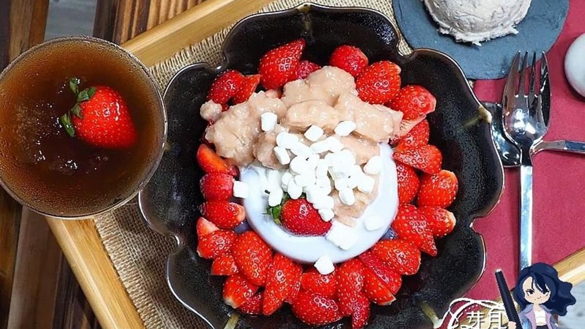 老闆下重本!中壢超夯寒天豆花連糖水都自己炒,先嘗隱藏版「浮誇芋香草莓」