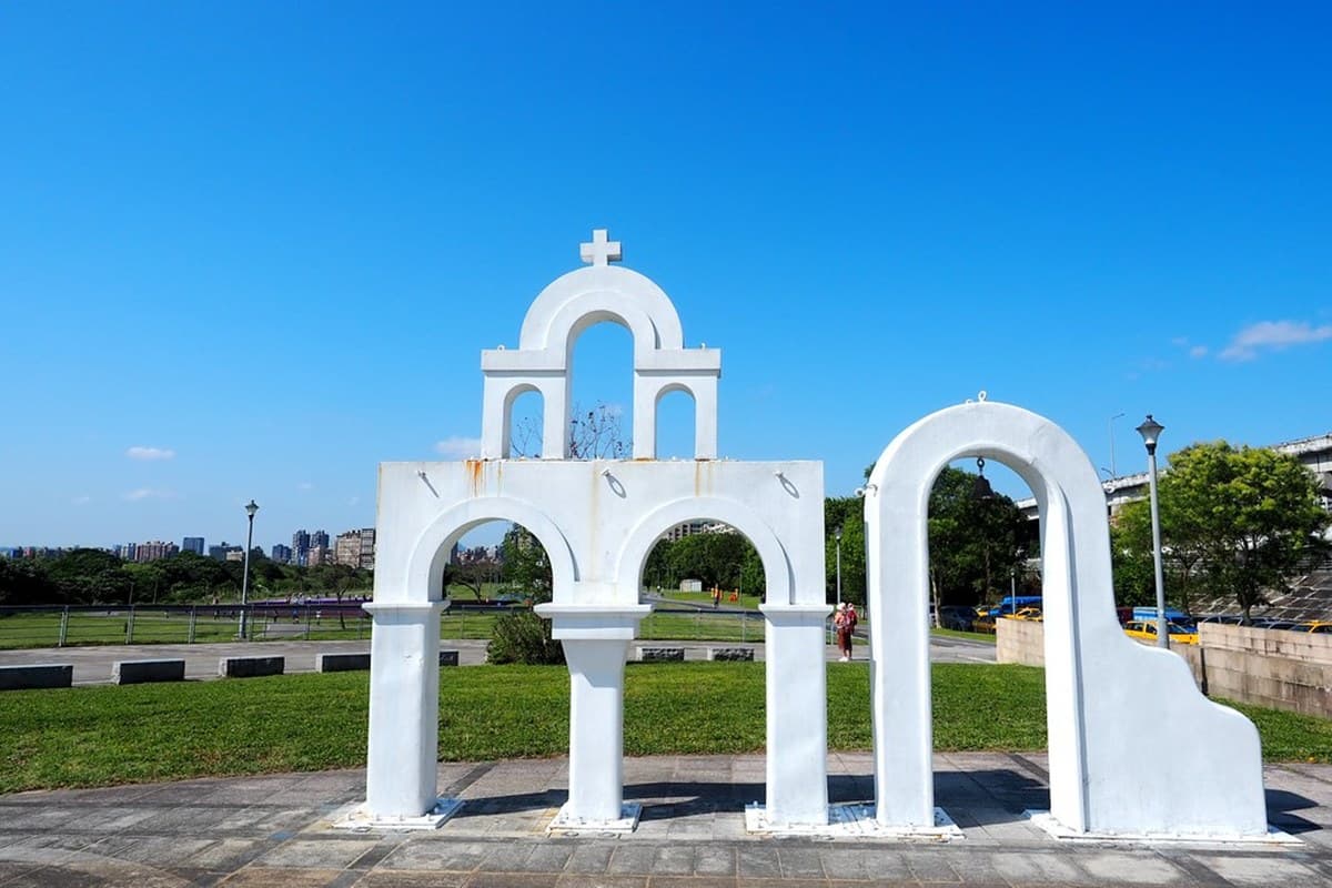台北市區1秒偽出國!河濱公園賞13萬株「漸層紫花海」,還能打卡希臘風婚紗美拍地 台北市區1秒偽出國!河濱公園賞13萬株「漸層紫花海」,還能打卡希臘風婚紗美拍地