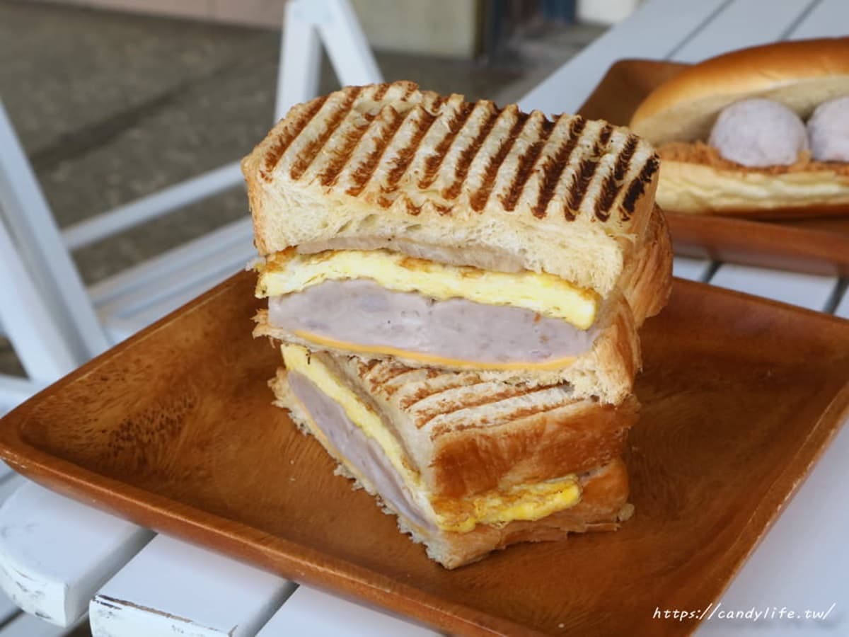 這畫面太誘人!台中5家爆餡芋頭甜點:排隊芋泥可頌、流沙炸芋球、3大球芋泥餐包 這畫面太誘人!台中5家爆餡芋頭甜點:排隊芋泥可頌、流沙炸芋球、3大球芋泥餐包