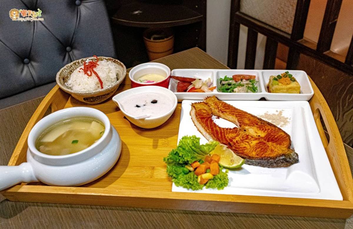 隱藏版佛心餐廳!點250元主餐享超澎派自助吧,入口即化肉燥飯、暖心關東煮通通吃到飽 隱藏版佛心餐廳!點250元主餐享超澎派自助吧,入口即化肉燥飯、暖心關東煮通通吃到飽
