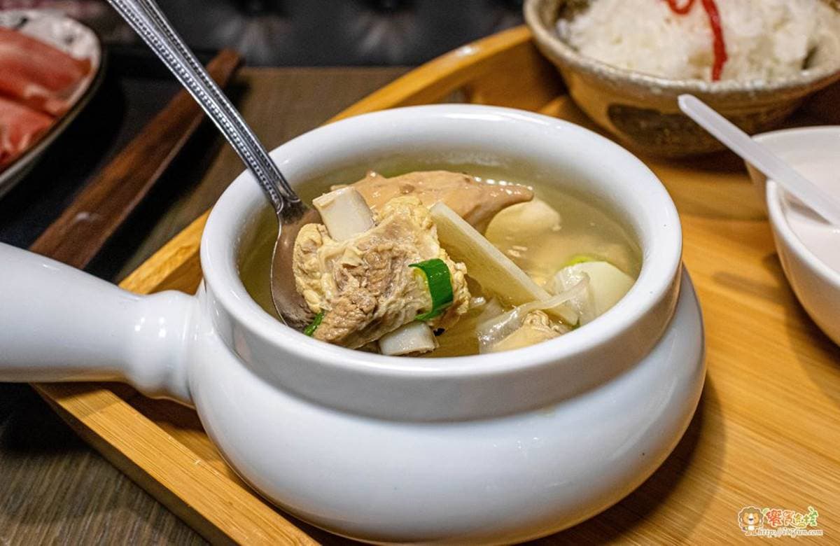 隱藏版佛心餐廳!點250元主餐享超澎派自助吧,入口即化肉燥飯、暖心關東煮通通吃到飽 隱藏版佛心餐廳!點250元主餐享超澎派自助吧,入口即化肉燥飯、暖心關東煮通通吃到飽
