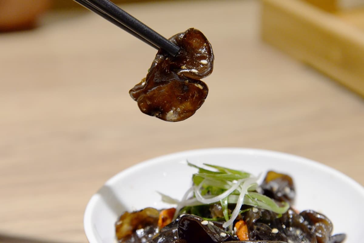 一個人也能來!高雄居酒屋吃得到超養生「鱷魚鍋」,獨門火燒雞5小時前先預訂 一個人也能來!高雄居酒屋吃得到超養生「鱷魚鍋」,獨門火燒雞5小時前先預訂