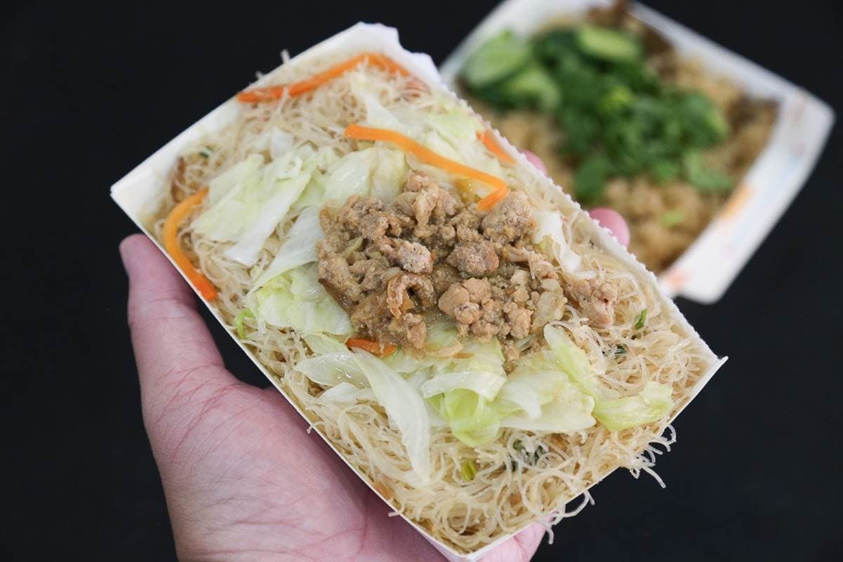 超低調隱藏版小吃!台南巷弄內「客家油飯」香Q又唰嘴,炒米粉40元裝滿便當盒也必點 超低調隱藏版小吃!台南巷弄內「客家油飯」香Q又唰嘴,炒米粉40元裝滿便當盒也必點