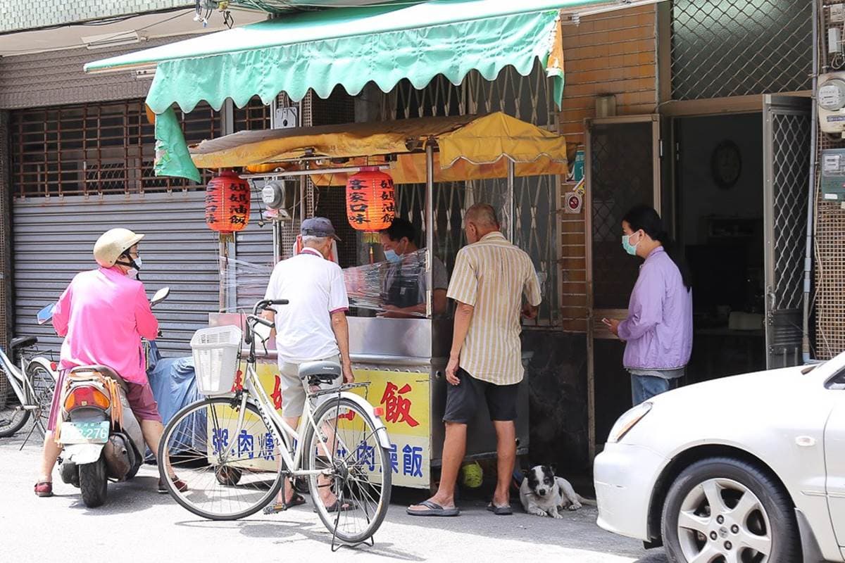 超低調隱藏版小吃!台南巷弄內「客家油飯」香Q又唰嘴,炒米粉40元裝滿便當盒也必點 超低調隱藏版小吃!台南巷弄內「客家油飯」香Q又唰嘴,炒米粉40元裝滿便當盒也必點