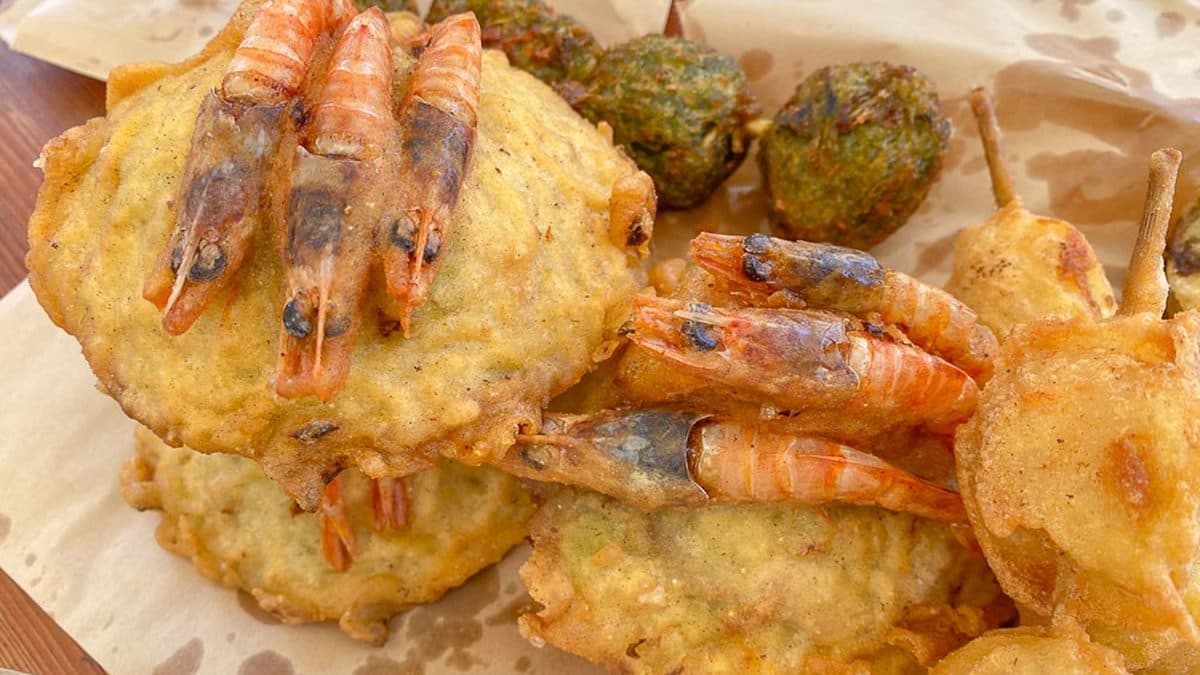 升級版蚵嗲!澎湖人氣「雙拼炸粿」包滿滿鮮蚵、高麗菜,表皮酥脆鮮蝦整隻都能吃 升級版蚵嗲!澎湖人氣「雙拼炸粿」包滿滿鮮蚵、高麗菜,表皮酥脆鮮蝦整隻都能吃
