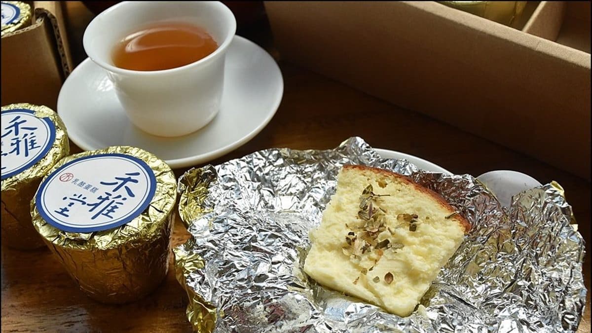 台中人氣伴手禮!乳酪蛋糕絲滑不甜膩還「像金莎」,獨特吃法撒義式香料粉、夾小圓法 台中人氣伴手禮!乳酪蛋糕絲滑不甜膩還「像金莎」,獨特吃法撒義式香料粉、夾小圓法