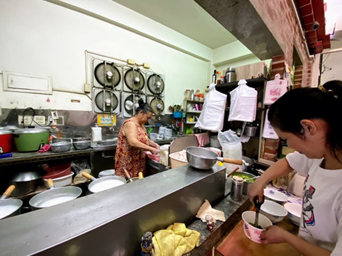 金門人激推!「無米」口感廣東粥晚來真的吃不到,在地經典早餐組合加點這一味 金門人激推!「無米」口感廣東粥晚來真的吃不到,在地經典早餐組合加點這一味