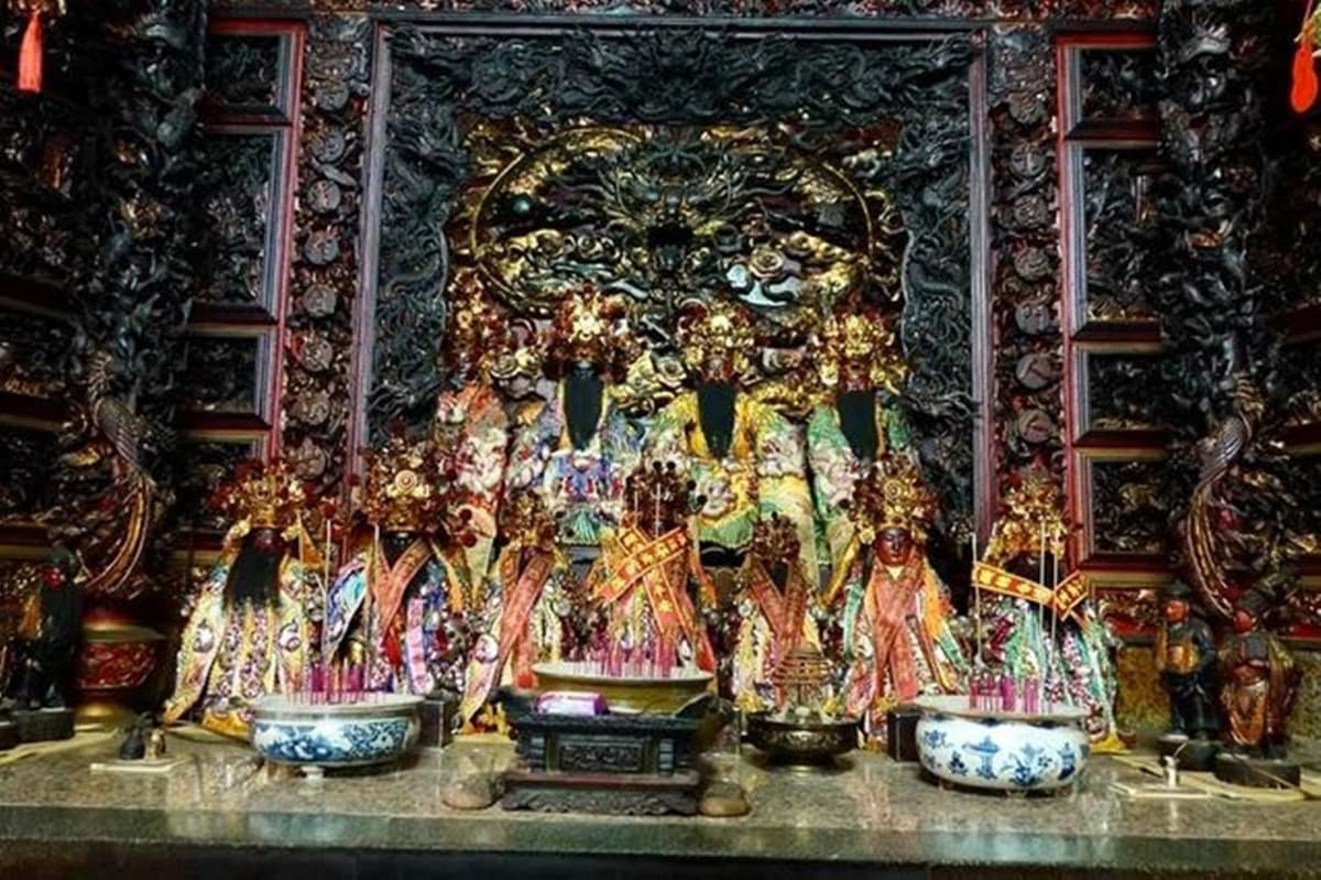 打卡百年奇景!澎湖古廟美拍600坪樹蔭隧道,順路吃50年仙人掌冰、海菜小卷米粉 打卡百年奇景!澎湖古廟美拍600坪樹蔭隧道,順路吃50年仙人掌冰、海菜小卷米粉