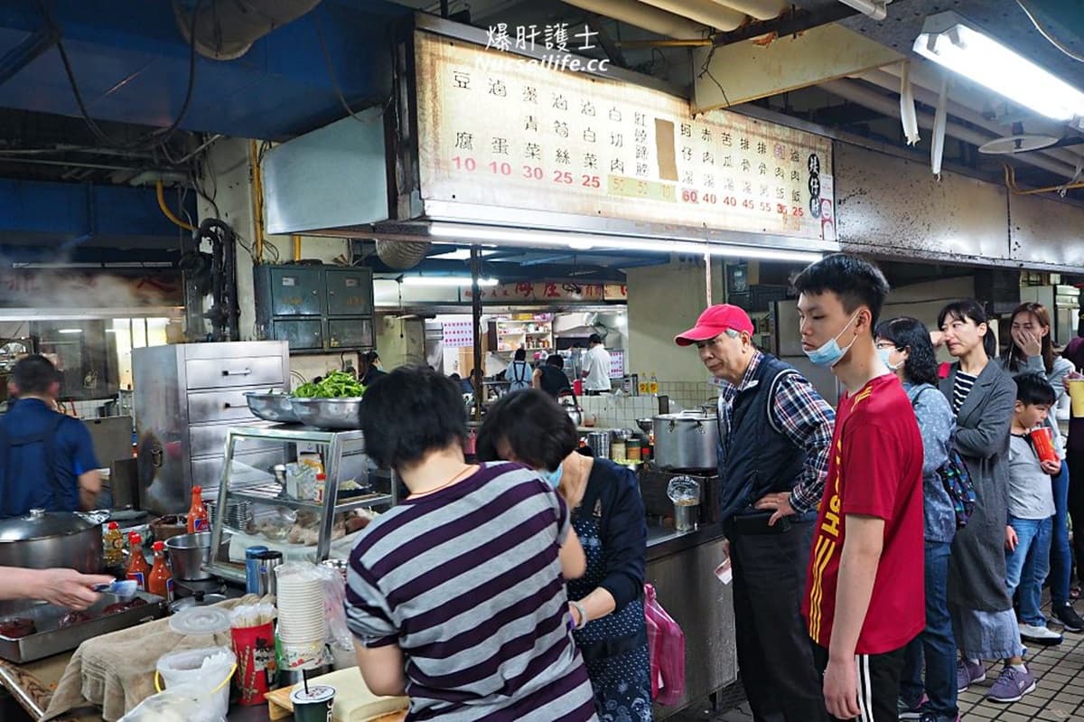 晚來吃不到!北投市場6家古早味:《CNN》票選滷肉飯、免費加湯鐤邊銼、70年紅燒肉 晚來吃不到!北投市場6家古早味:《CNN》票選滷肉飯、免費加湯鐤邊銼、70年紅燒肉