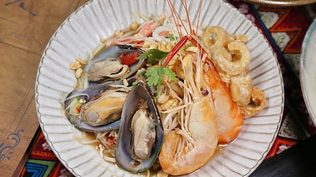 月亮蝦餅厚到像蛋糕!北中南5家超霸氣泰式料理,土石流鳳梨炒飯也必吃 1秒飛日、泰!台南異國料理部落客激推這4家,第三家燒肉店還能打卡固力果跑跑人