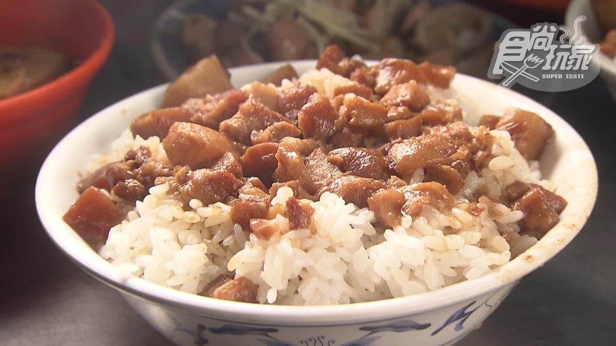 明星收工必吃消夜!超人氣「滷肉飯」膠質豐富會黏嘴,再搭「粉紅」豬肝湯更對味