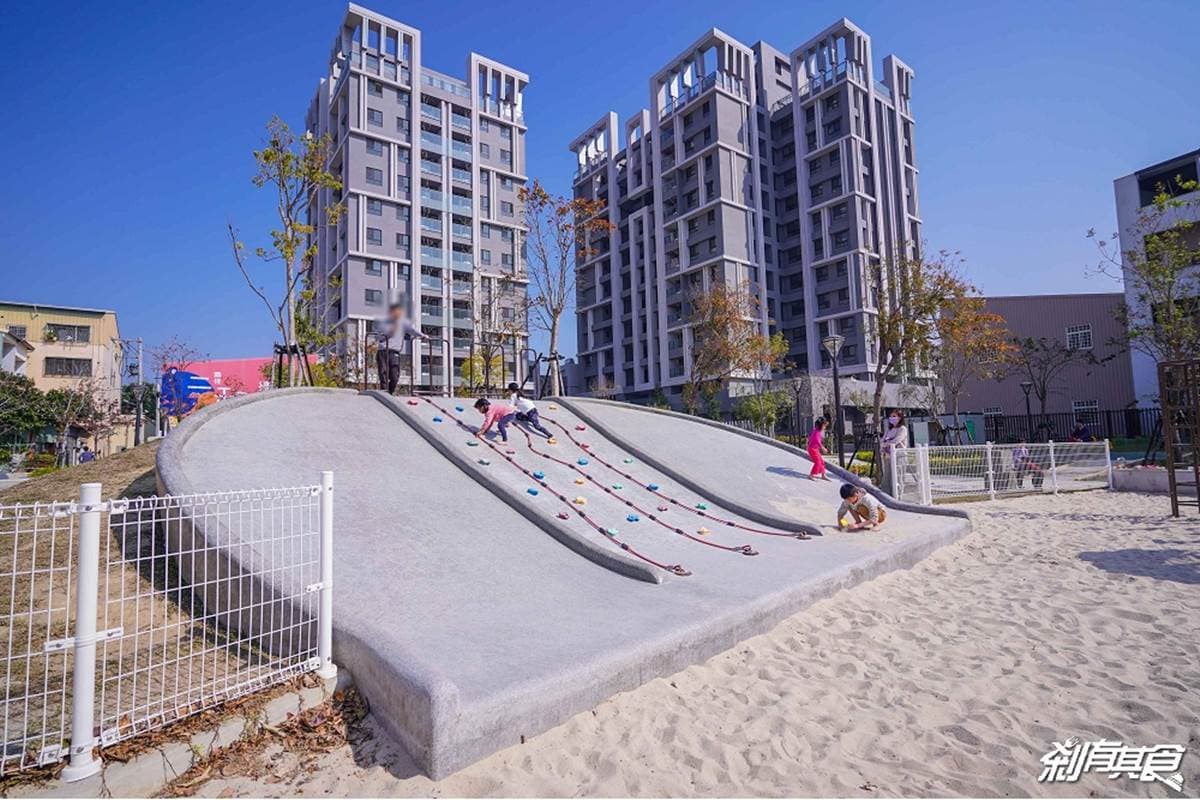 暑假免費放電推薦!台中5大好玩公園:全球首創3D攀爬、立體迷宮、恐龍滑梯 暑假免費放電推薦!台中5大好玩公園:全球首創3D攀爬、立體迷宮、恐龍滑梯