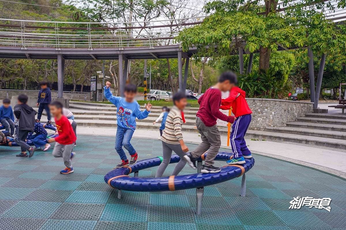 暑假免費放電推薦!台中5大好玩公園:全球首創3D攀爬、立體迷宮、恐龍滑梯 暑假免費放電推薦!台中5大好玩公園:全球首創3D攀爬、立體迷宮、恐龍滑梯