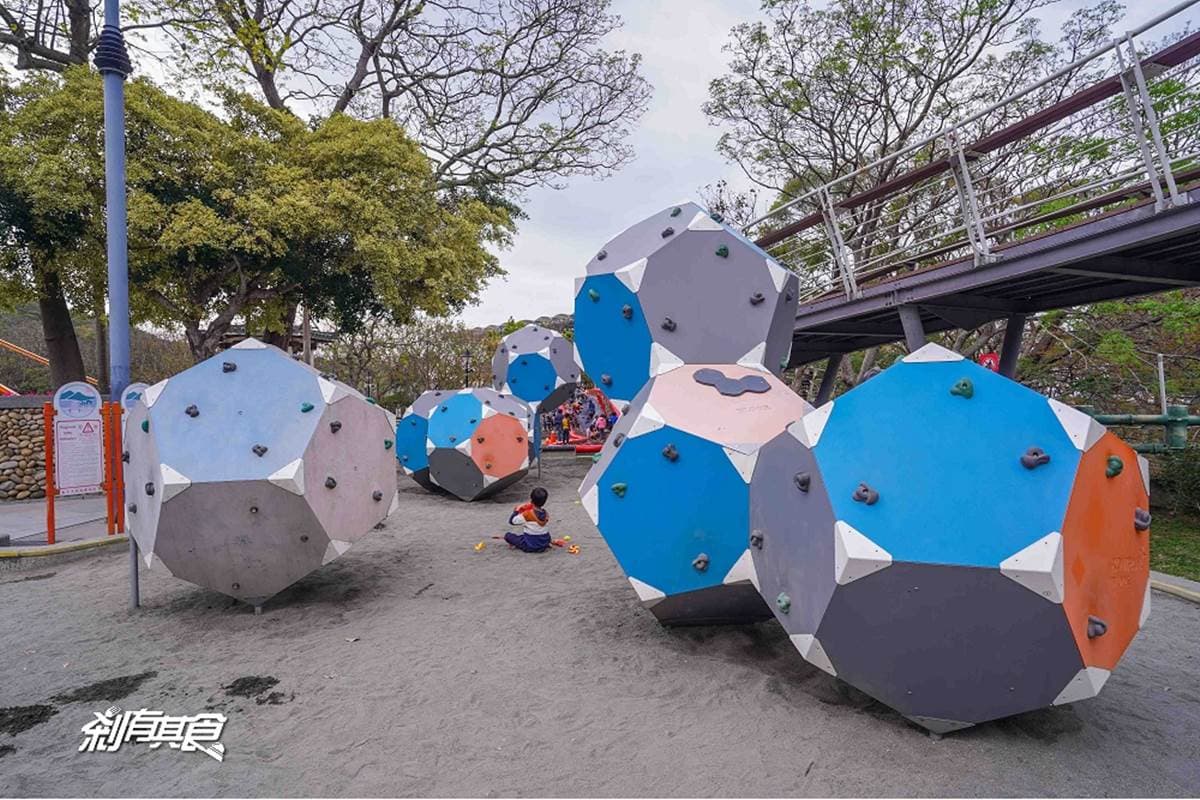 暑假免費放電推薦!台中5大好玩公園:全球首創3D攀爬、立體迷宮、恐龍滑梯 暑假免費放電推薦!台中5大好玩公園:全球首創3D攀爬、立體迷宮、恐龍滑梯