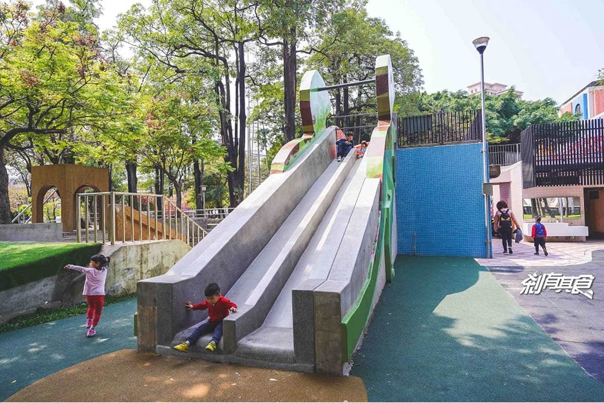 暑假免費放電推薦!台中5大好玩公園:全球首創3D攀爬、立體迷宮、恐龍滑梯 暑假免費放電推薦!台中5大好玩公園:全球首創3D攀爬、立體迷宮、恐龍滑梯