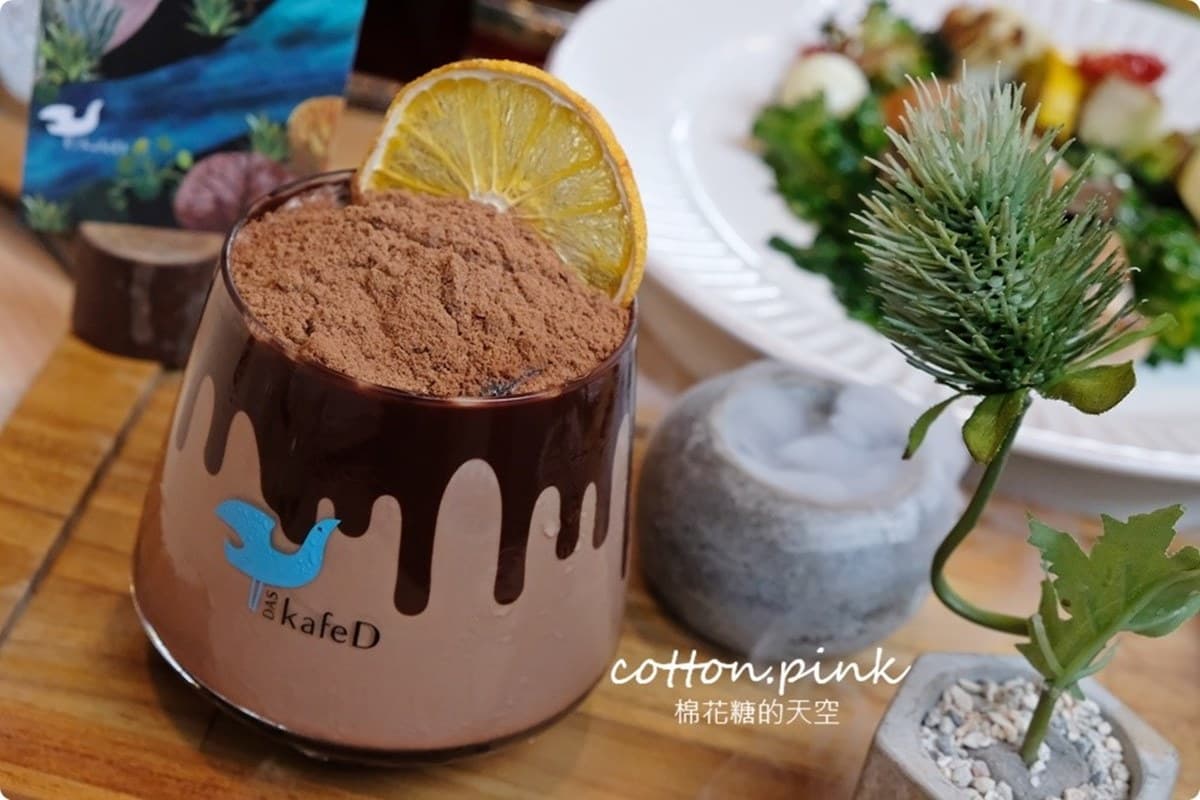 好拍更好吃!台中人氣咖啡館再開新菜單,水水先嘗限量海膽麵、年輪厚夾心 好拍更好吃!台中人氣咖啡館再開新菜單,水水先嘗限量海膽麵、年輪厚夾心