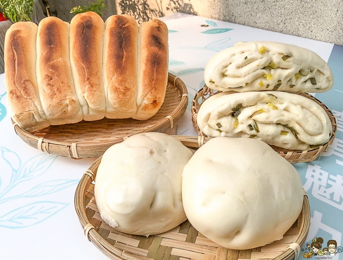 能吃的棒球手套!鳳山飄香40年「鍋貼饅頭」只賣15元,蔥香花捲吃了會回味