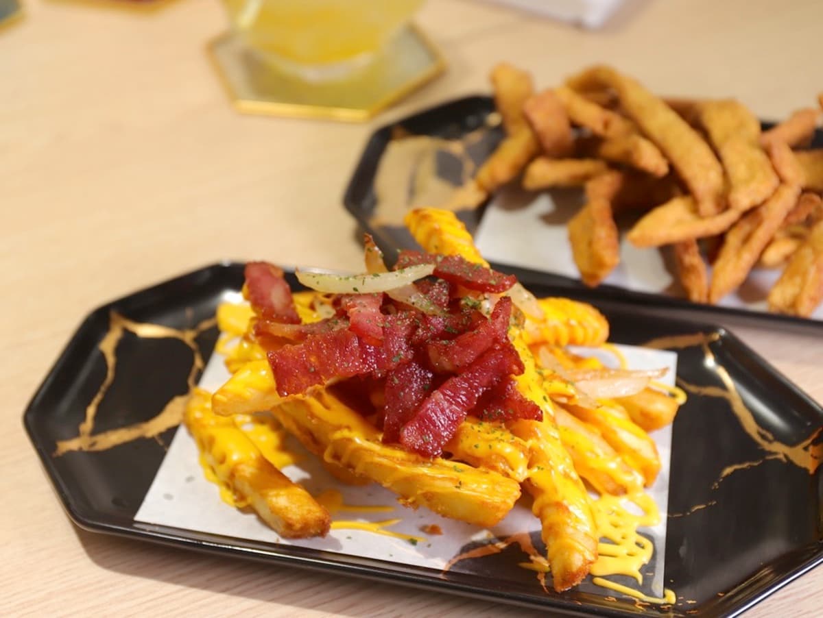 台南吃得到沖繩料理!隱藏新菜「巨無霸蝦蝦飯」鋪滿10隻大蝦,海水藍氣泡飲漸層超美拍 台南吃得到沖繩料理!隱藏新菜「巨無霸蝦蝦飯」鋪滿10隻大蝦,海水藍氣泡飲漸層超美拍