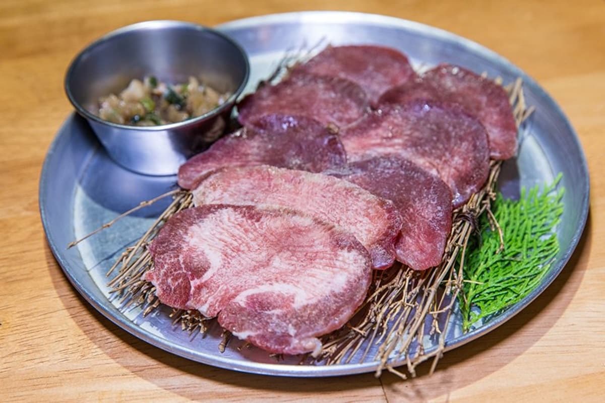 平日也滿座!台中高CP貨櫃燒肉店不收服務費,網友都點「肉制霸大肉菜盤」 平日也滿座!台中高CP貨櫃燒肉店不收服務費,網友都點「肉制霸大肉菜盤」