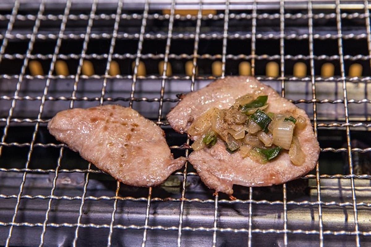平日也滿座!台中高CP貨櫃燒肉店不收服務費,網友都點「肉制霸大肉菜盤」 平日也滿座!台中高CP貨櫃燒肉店不收服務費,網友都點「肉制霸大肉菜盤」