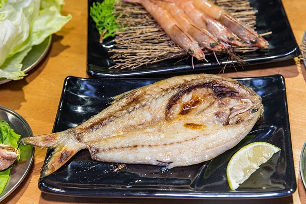 平日也滿座!台中高CP貨櫃燒肉店不收服務費,網友都點「肉制霸大肉菜盤」 平日也滿座!台中高CP貨櫃燒肉店不收服務費,網友都點「肉制霸大肉菜盤」