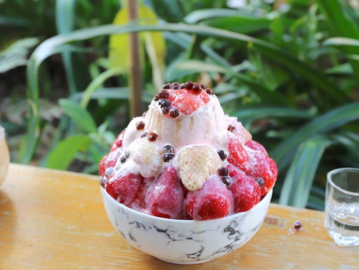 草莓季倒數!台南3家爆料系甜點:紅白雙色草莓冰、卡士達餡閃電泡芙、草莓山雪花冰 草莓季倒數!台南3家爆料系甜點:紅白雙色草莓冰、卡士達餡閃電泡芙、草莓山雪花冰