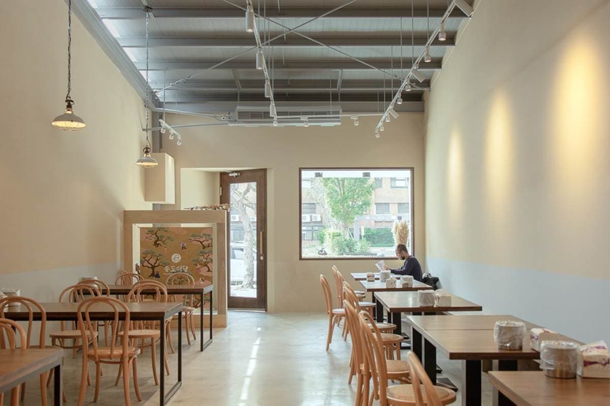 【新開店】竹北也有韓國一隻雞!潔白韓系裝潢超美拍,去骨辣醬炸雞一吃上癮 【新開店】竹北也有韓國一隻雞!潔白韓系裝潢超美拍,去骨辣醬炸雞一吃上癮