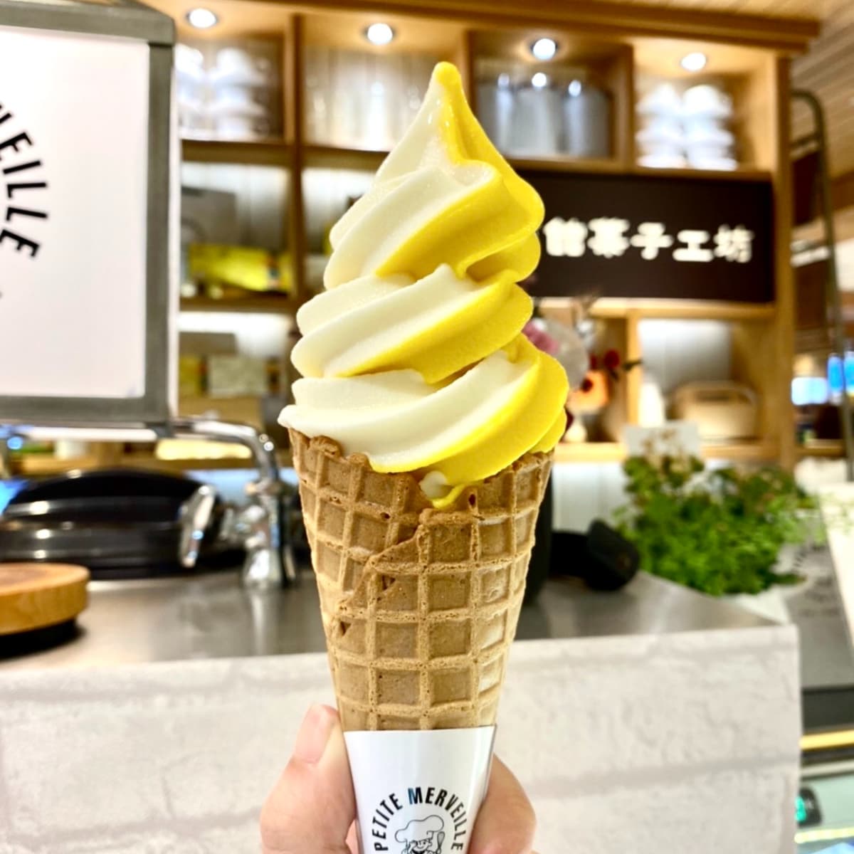 起司控暴動!函館菓子工坊插旗台北,「一口起司蛋糕」、北海道最濃「牛奶霜淇淋」必吃 起司控暴動!函館菓子工坊插旗台北,「一口起司蛋糕」、北海道最濃「牛奶霜淇淋」必吃